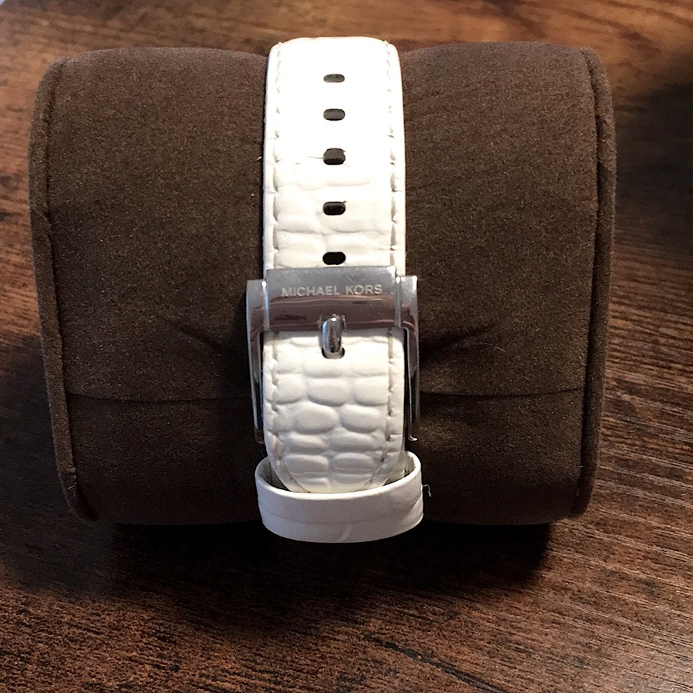 Watch - Picture 2 of 4